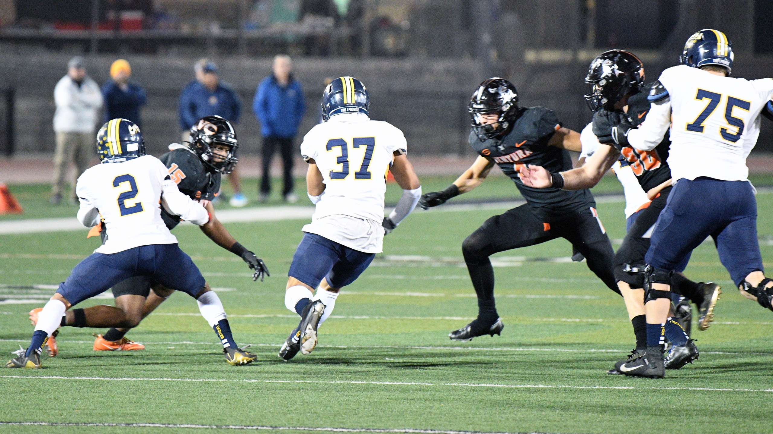 Pirates Hold Off Canyons, Share Conference Lead